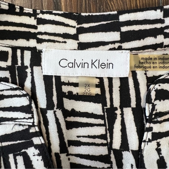 Calvin Klein abstract blouse SZ 2X - Picture 3 of 4